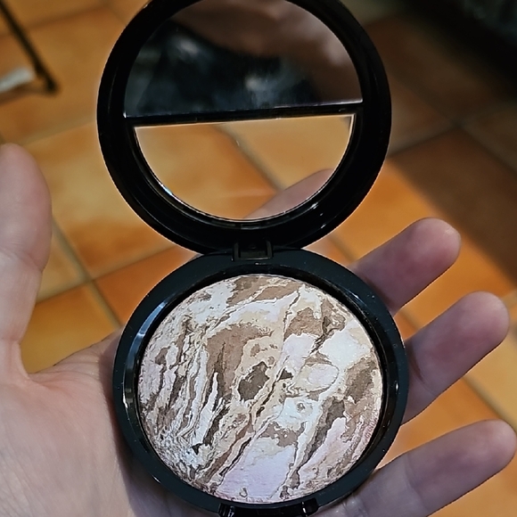 Marbled Bronzer Compact - Picture 6 of 6